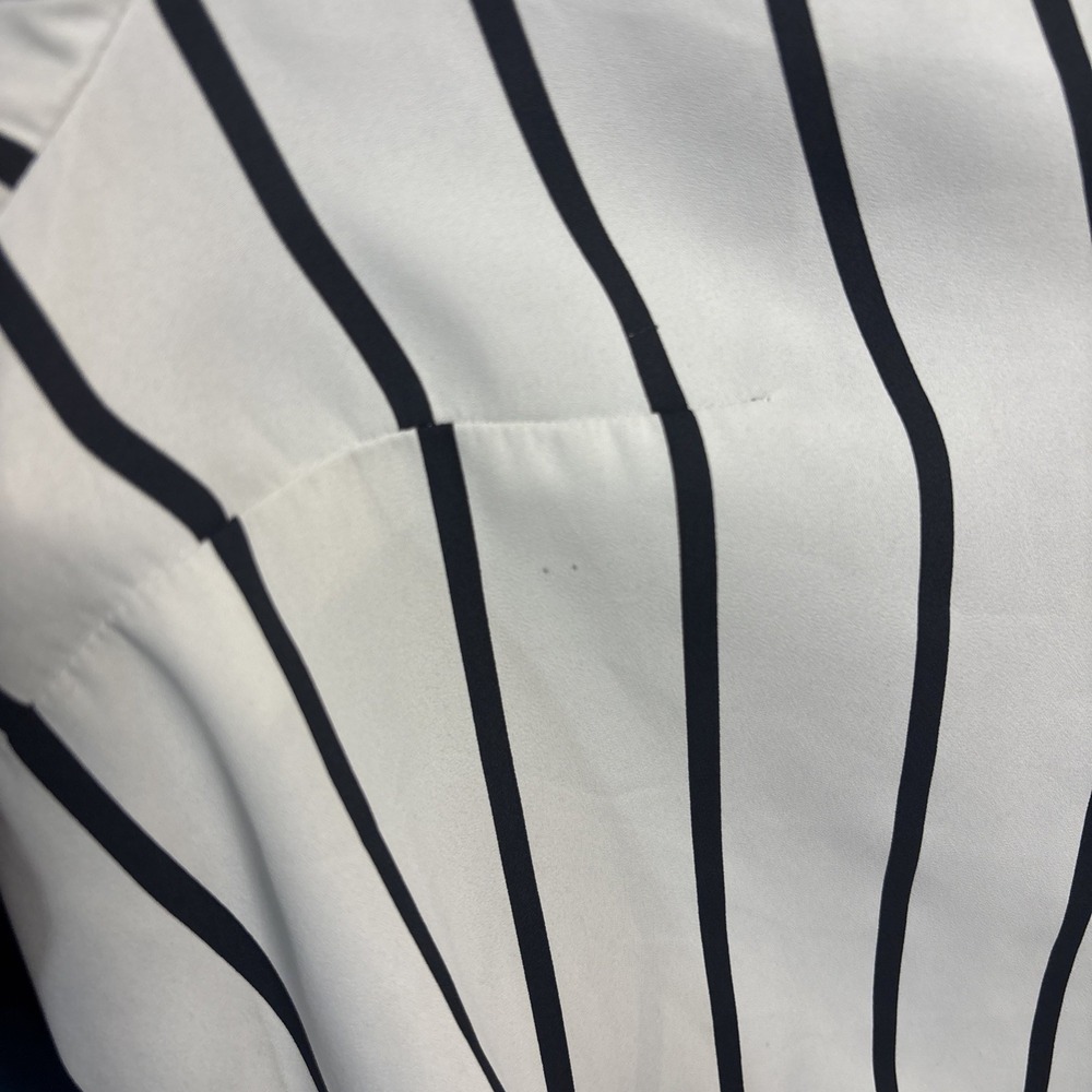 Torrid 3 Harper Georgette Flutter Sleeve Pullover Blouse Black White Stripes - Picture 5 of 10